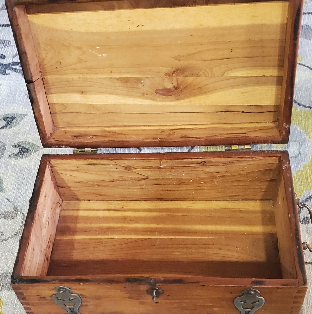 McGraw Company Wooden Keepsake  Box with Metal Accents VINTAGE - Picture 3 of 8